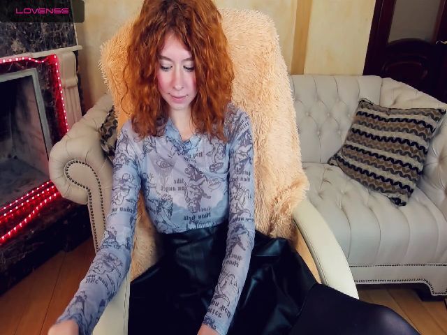 Live sex webcam photo for LillianCurly #270053934