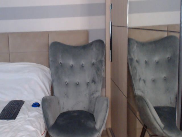 Live sex webcam photo for petitelill #269932271