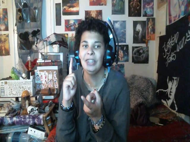 Live sex webcam photo for HornyHunBunny #269870843