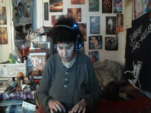 Live sex webcam photo for HornyHunBunny #269875700