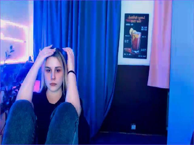 Live sex webcam photo for VanilaSunrise #269947254