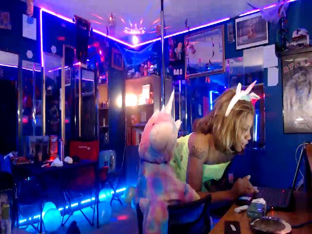 Live sex webcam photo for SexcParis #269870761