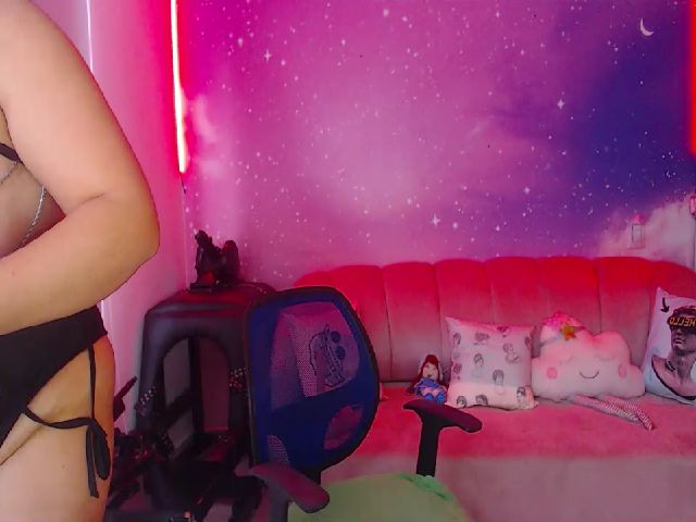 Live sex webcam photo for MollyHawkings #269977295