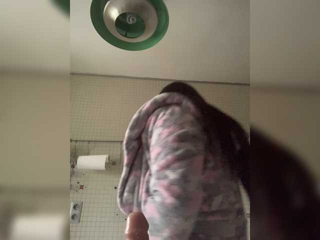 Live sex webcam photo for MichelleL29 #270165094