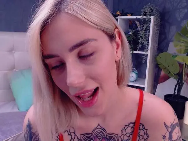 Live sex webcam photo for KaprinaGirrs #270215498