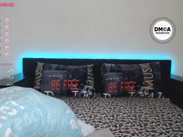 Live sex webcam photo for ORNELLAMUTTY #270214549