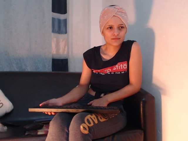 Live sex webcam photo for EllaRose29 #270270874