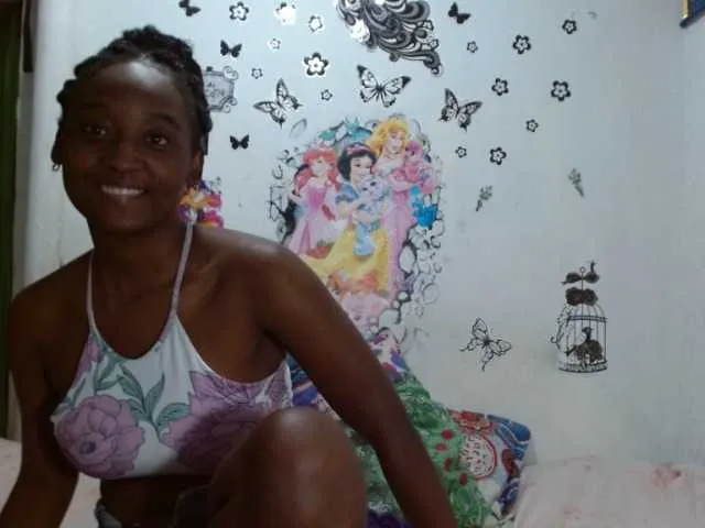 Live sex webcam photo for AndreaTuve #270106315