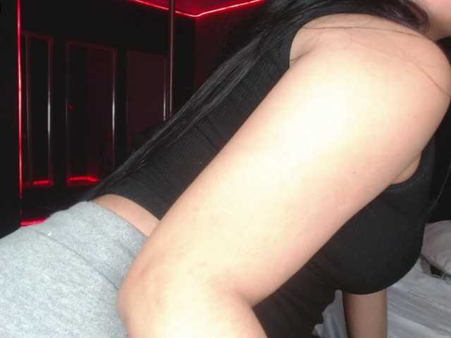 Live sex webcam photo for lolaastars1 #270165808