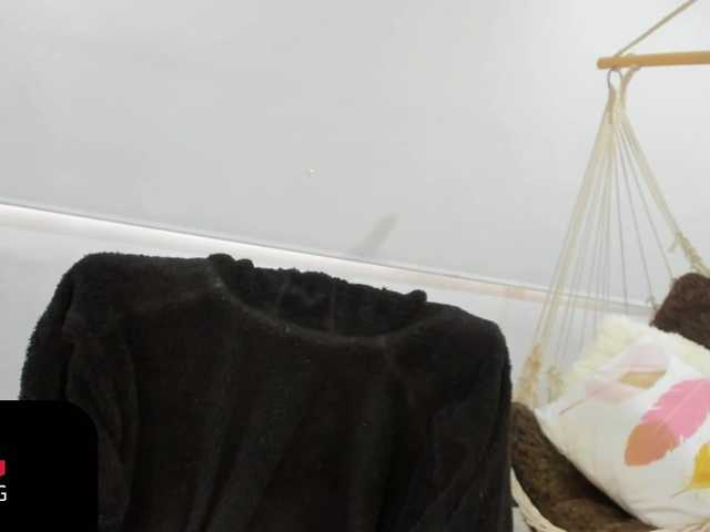 Live sex webcam photo for Charlotte-mwc #270215346