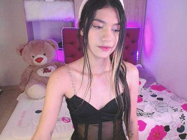 Live sex webcam photo for littlevonne17 #270270768