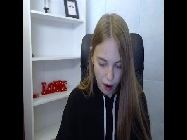 Live sex webcam photo for SshyTeen #270153253