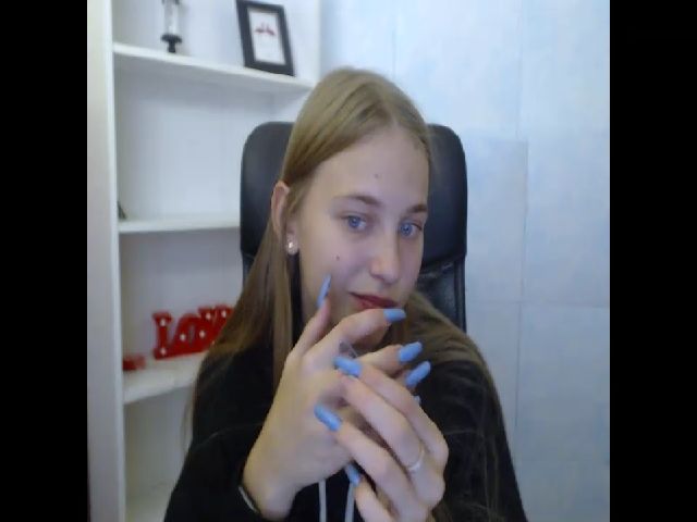 Live sex webcam photo for SshyTeen #270173079