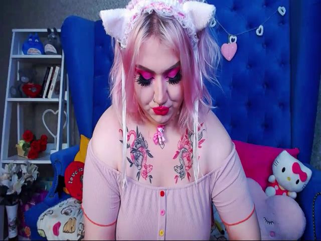 Live sex webcam photo for CurvyAlyce19 #270157149