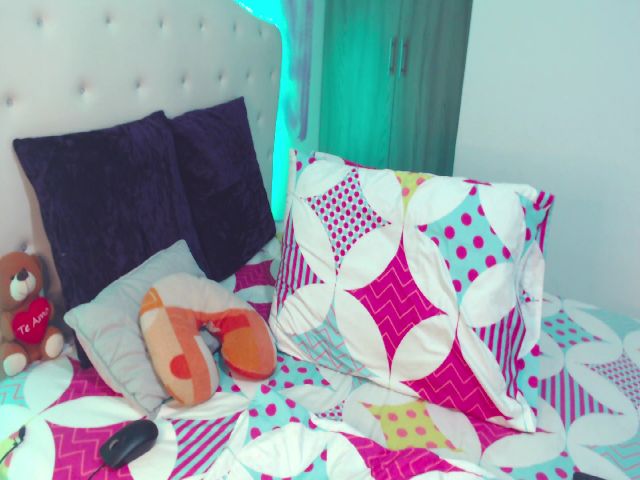 Live sex webcam photo for SalomeFrancoo #270184283