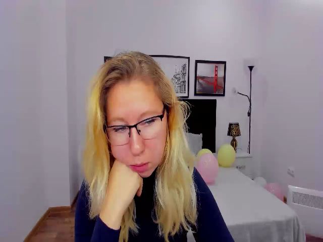 Live sex webcam photo for LizaSwan #270192514