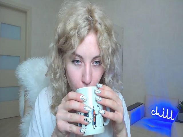 Live sex webcam photo for MollyDiamond1 #270250976