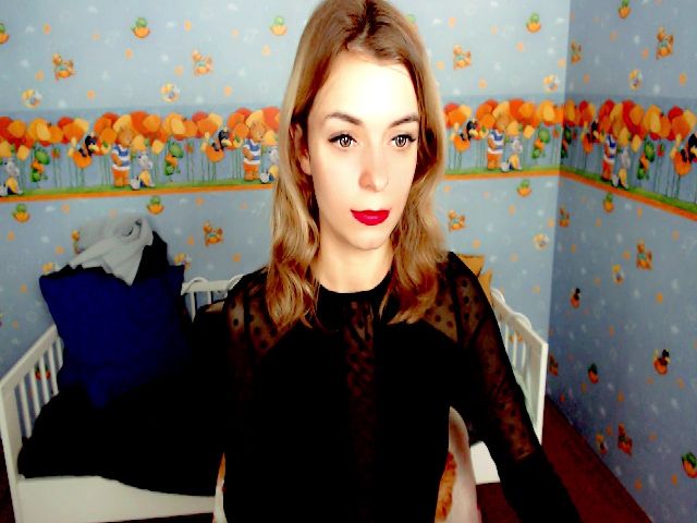 Live sex webcam photo for ELLIEFLOYD #270311776