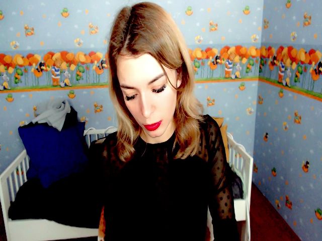 Live sex webcam photo for ELLIEFLOYD #270314693