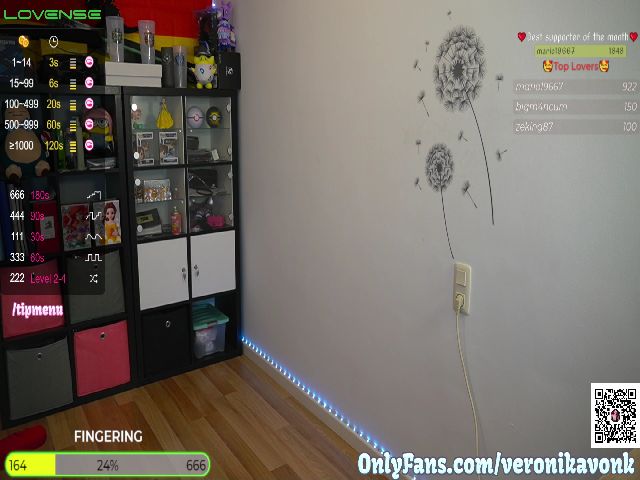 Live sex webcam photo for VeronikavonK #270184330