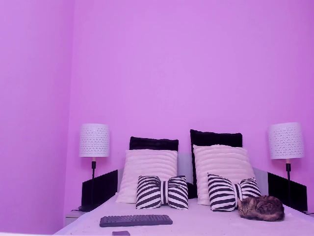 Live sex webcam photo for JuliaHayes90 #270258035