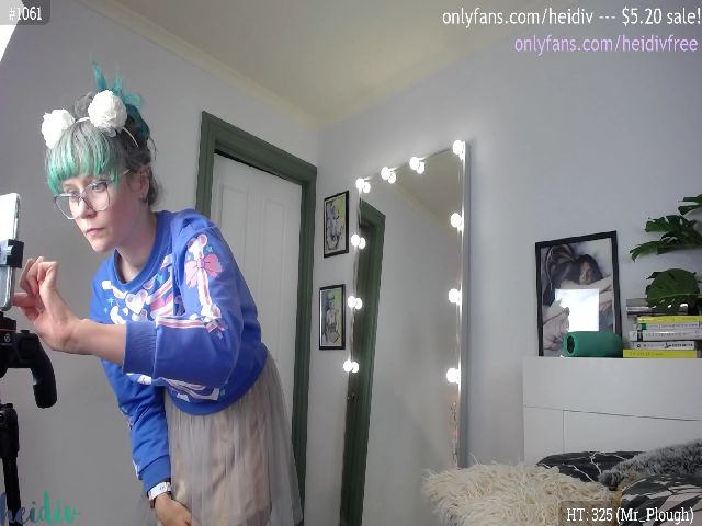 Live sex webcam photo for heidiv #270185080