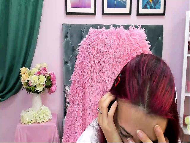 Live sex webcam photo for amyjune01 #270290629