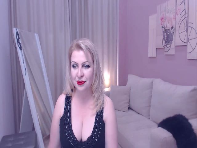 Live sex webcam photo for LindaXDream #270294985