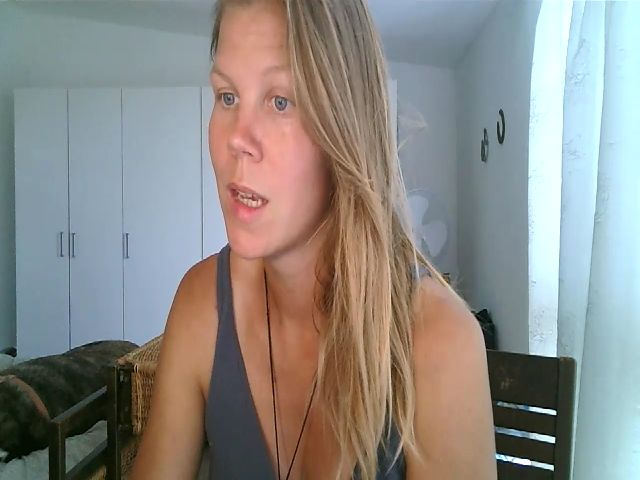 Live sex webcam photo for CallMeMaria #270229473