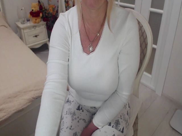 Live sex webcam photo for Marage43 #270202778