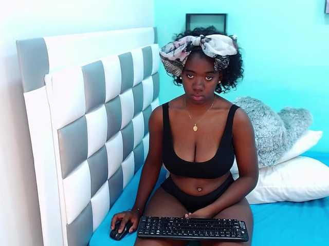 Live sex webcam photo for RoxyVelvet #270105736