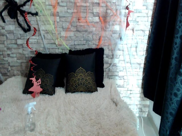 Live sex webcam photo for JiisethKitty #270122448