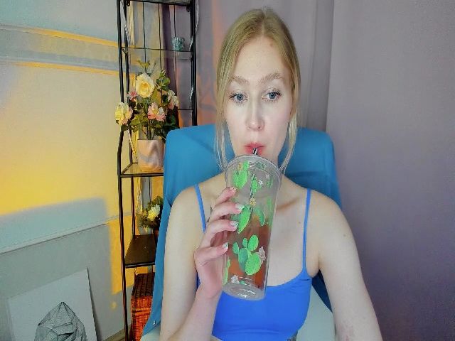 Live sex webcam photo for AuroraShy #270247577