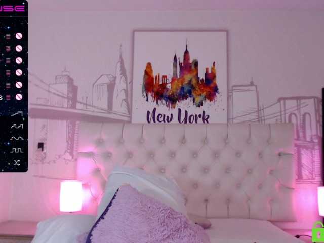 Live sex webcam photo for emilistone #270165444