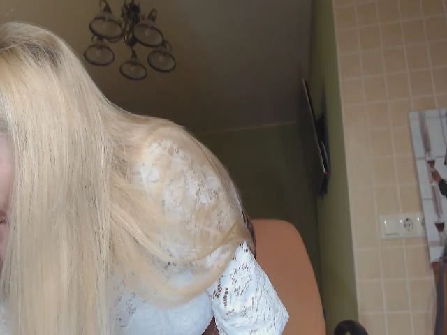 Live sex webcam photo for SoSexyMonna #270273315