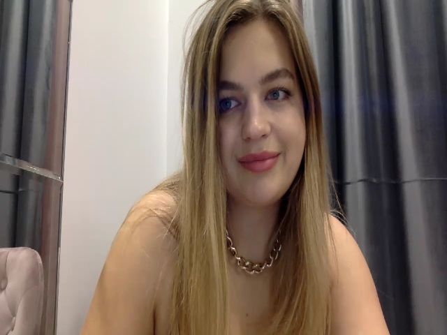 Live sex webcam photo for Princess_Ly2 #270281864