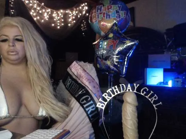 Live sex webcam photo for xtinastar #270270560