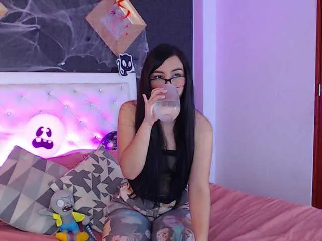 Live sex webcam photo for XimenaCollin #270106100