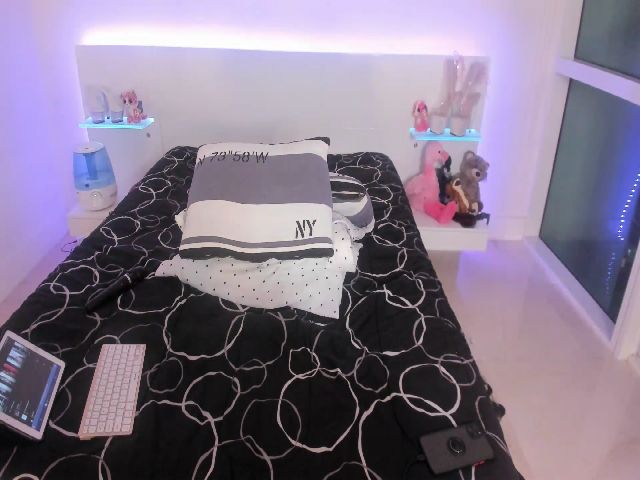 Live sex webcam photo for Yasmeen_xo #270140232
