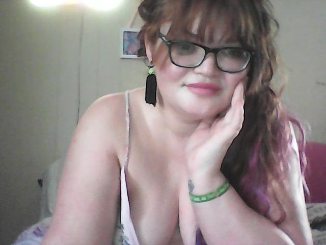 Live sex webcam photo for FoxyMoxee #270279240