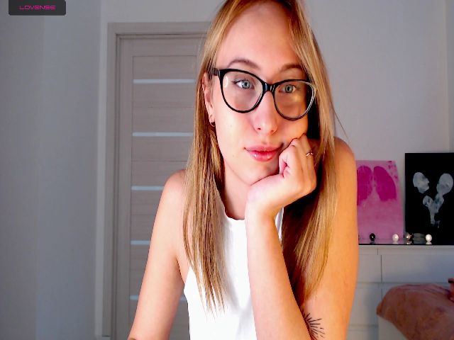 Live sex webcam photo for SaintAngie #270143310