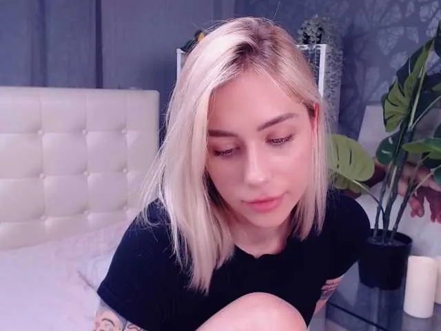 Live sex webcam photo for KaprinaGirrs #270422881