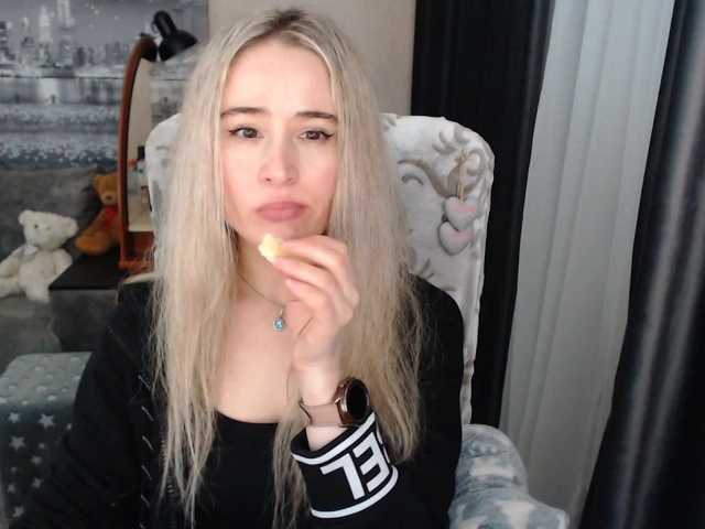 Live sex webcam photo for xyliganka777 #270324997