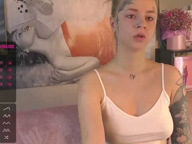 Live sex webcam photo for MalinaLaura #270375444