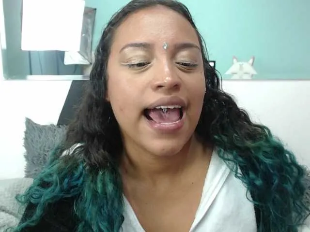 Live sex webcam photo for Angeluxxx #270325790