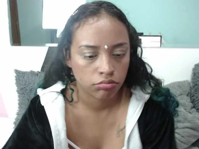 Live sex webcam photo for Angeluxxx #270375880