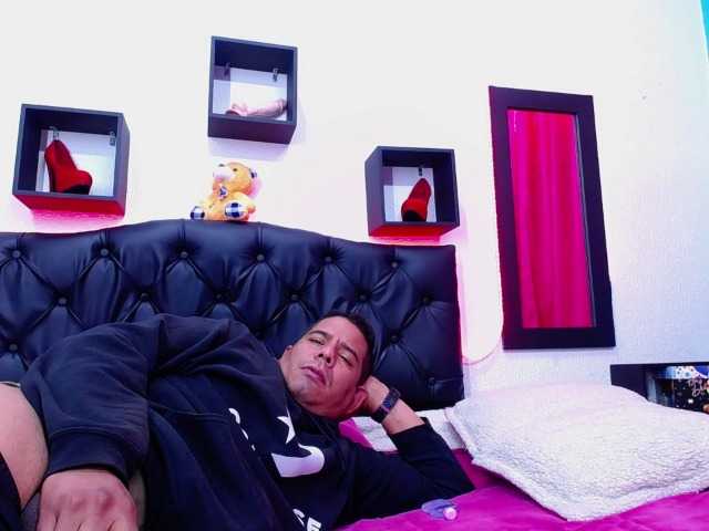 Live sex webcam photo for VickyBamban #270482353