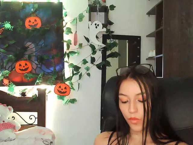 Live sex webcam photo for Caroline134 #270325834