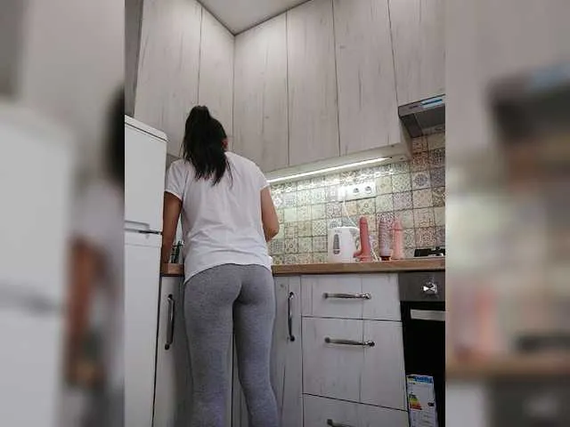 Live sex webcam photo for HotyWinter84 #270375138