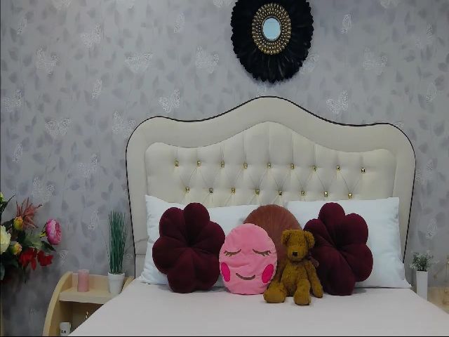 Live sex webcam photo for Misha_Diamond #270350224